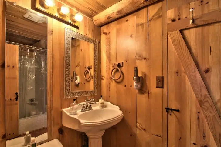 log cabin bathroom