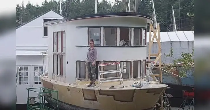 Houseboat Home